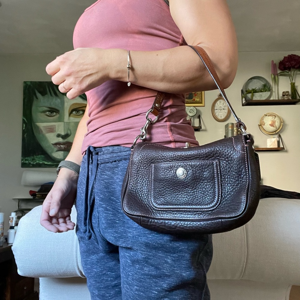 Auth Coach Chelsea Shoulder Bag Pebbled Chocolate Leather w/Pink Stitching 8A37